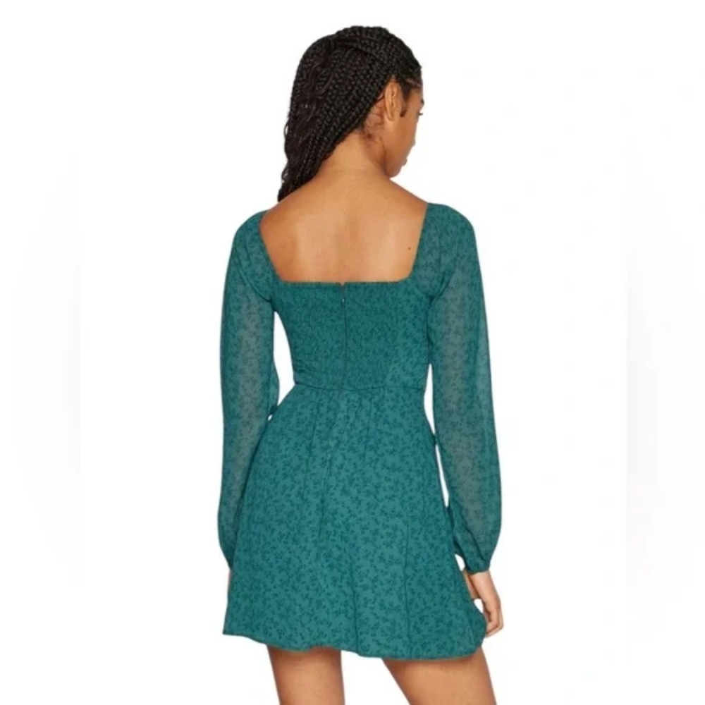 Size L Hollister Ruched Sweetheart Dress - Picture 2 of 9